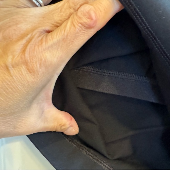 Everlane Perform Tank Top, Cropped, Sleeveless, Black, Built In Bra, Medium - Picture 7 of 7